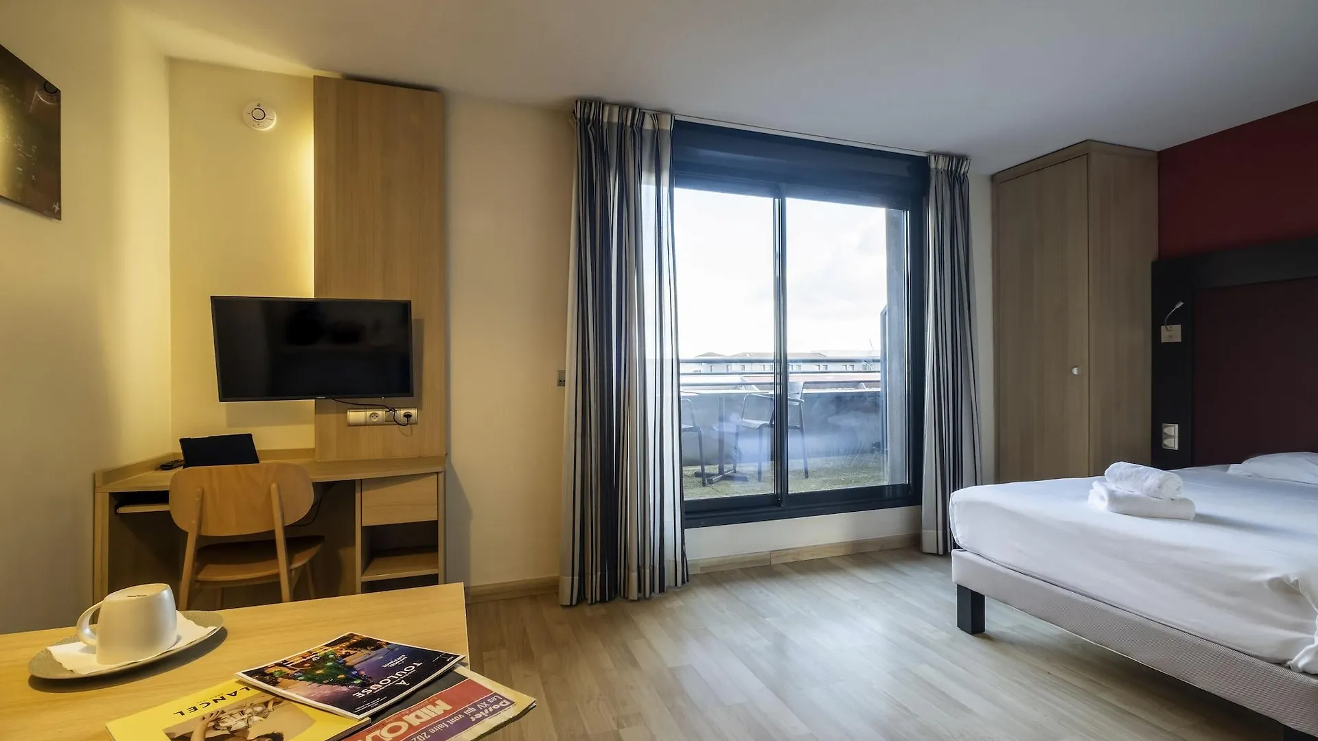 **** Hotel Clarion Aparthotel Toulouse Blagnac Airport France
